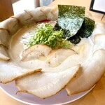 User's review image for 泡系しおとんこつラーメン べらしお 総本店