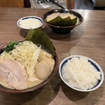 用户对于横浜家系ラーメン 武田家 旭川店的评论图