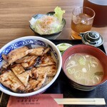 用户对于炭火焼豚丼 七凛茶屋坊ず的评论图