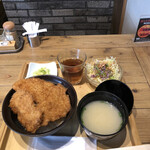 用户对于新潟カツ丼 タレカツ 神保町すずらん通り店的评论图