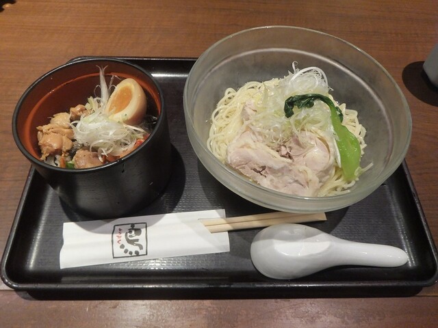 用户对于鶏料理専門店 とりかく 丸の内国際ビル店的评论高清图