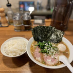 User's review image for 神楽坂家系ラーメン モンタナ