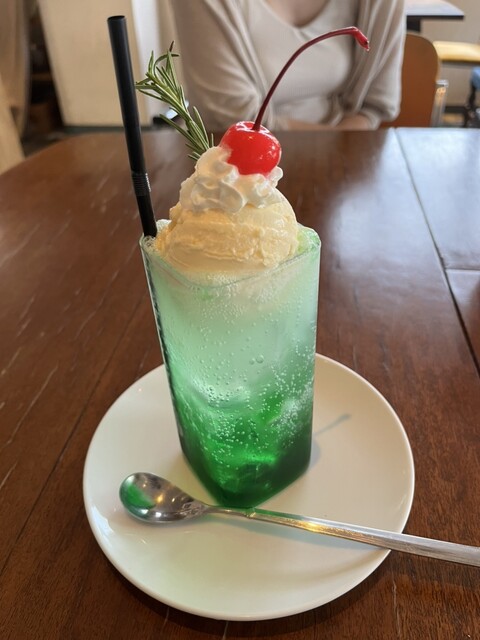 用户对于マールカフェ的评论高清图