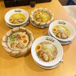 User's review image for 泡系しおとんこつラーメン べらしお 総本店