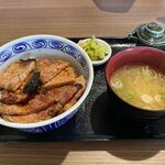用户对于炭火焼豚丼 七凛茶屋坊ず的评论图