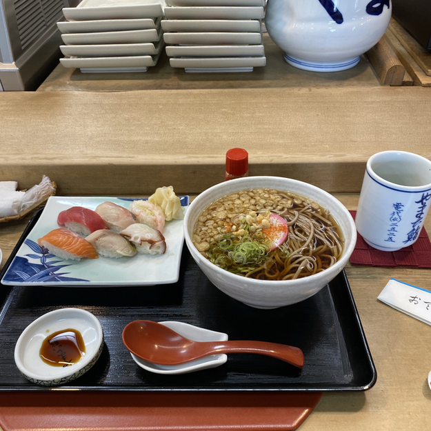 用户对于やま六鮨的评论图