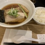 用户对于サッポロ ラーメン ハチ的评论图