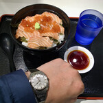 用户对于海鮮丼の駅前 阪神梅田店的评论图