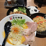 用户对于熟成醤油らーめん 十二分屋 城陽店的评论图