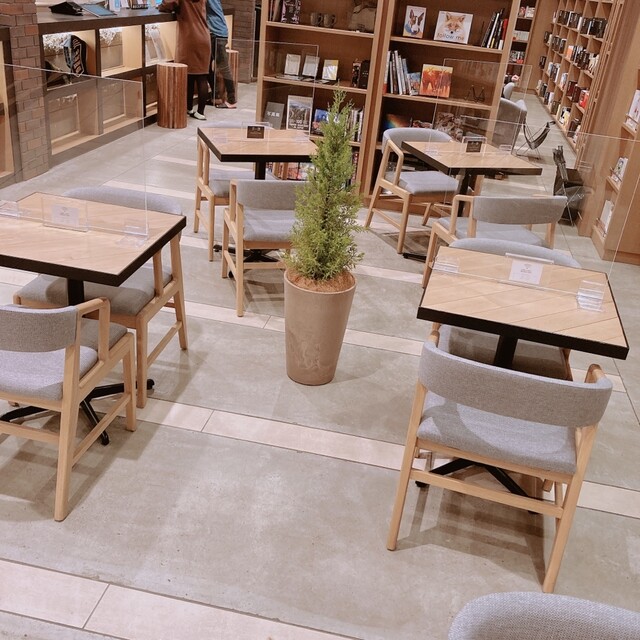 用戶對於LAMP LIGHT BOOKS CAFE的評論高清圖