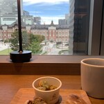 用户对于TSUTAYA BOOKSTORE SHARE LOUNGE MARUNOUCHI的评论图