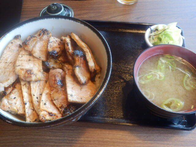 用户对于炭火焼豚丼 七凛茶屋坊ず的评论高清图