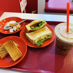 用户对于Ya Kun Kaya Toast 霞が関ビル店的评论图