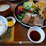 用户对于Cafe Dining Sera的评论图