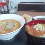 用户对于サンドギー食堂的评论图