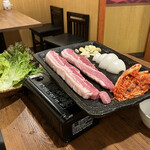 用戶對於韓国料理豚ブザ 新宿店的評論圖
