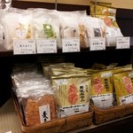 用戶對於おせんべいやさん本舗 煎遊 大山店的評論圖