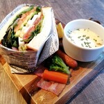 User's review image for UMEDAHOLIC HOTEL cafe & bar
