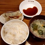 用户对于24時間 餃子酒場 目黒店的评论图