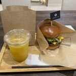 用戶對於淡路島バーガー コミュニティー フードホール 大阪・日本橋店的評論圖
