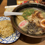 用戶對於河内らーめん　喜神 シークル店的評論圖