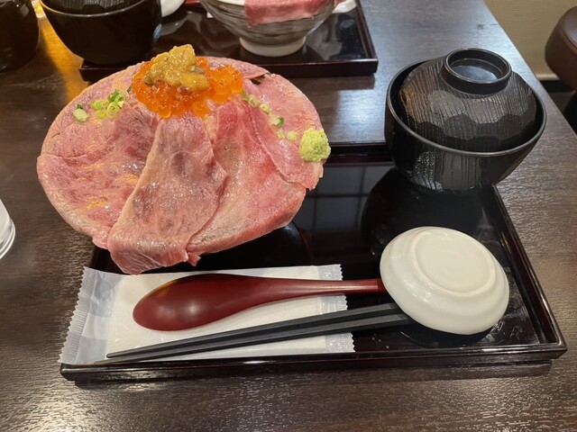 用戶對於吉祥寺 肉ドレス海鮮丼 渋谷道玄坂店的評論高清圖