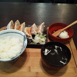 用户对于肉汁餃子のダンダダン 分倍河原店的评论图
