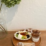 用户对于アンズトモモ的评论图