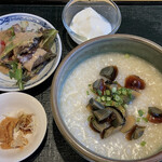 用戶對於咸亨酒店的評論圖