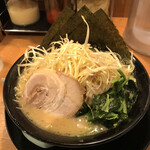 用戶對於横浜家系ラーメン 極豚家的評論圖