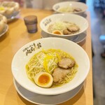 User's review image for 泡系しおとんこつラーメン べらしお 総本店