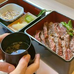用户对于肉と庭 まつを的评论图
