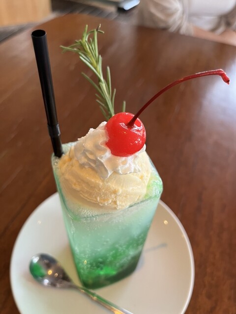 用户对于マールカフェ的评论高清图