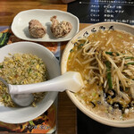 用户对于有吉商店 渡辺通り店的评论图