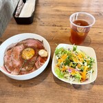 用户对于Kalm Cafe&Bar的评论图