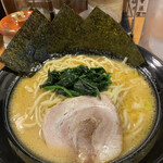 用戶對於横浜家系ラーメン 極豚家的評論圖