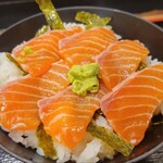 用户对于海鮮丼の駅前 阪神梅田店的评论图