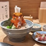 用戶對於日本橋海鮮丼 つじ半 ミッドタウン店的評論圖