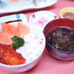 用户对于函館朝市 栄屋 よさこい食堂的评论图