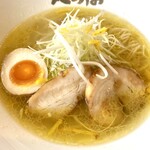 User's review image for 泡系しおとんこつラーメン べらしお 総本店