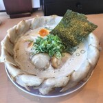 User's review image for 泡系しおとんこつラーメン べらしお 総本店