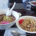用户对于サンドギー食堂的评论图