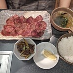 用户对于リブランド的评论图