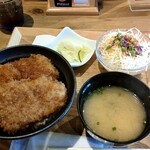 用户对于新潟カツ丼 タレカツ 神保町すずらん通り店的评论图