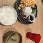 用户对于山本のハンバーグ イオンモール札幌発寒店的评论图