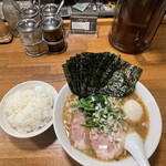 User's review image for 神楽坂家系ラーメン モンタナ