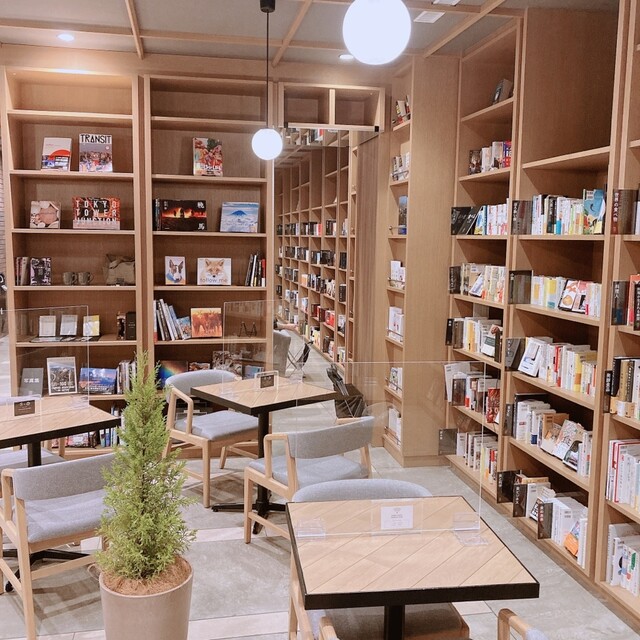 用戶對於LAMP LIGHT BOOKS CAFE的評論高清圖