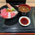 用户对于海鮮丼の駅前 阪神梅田店的评论图