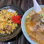 用户对于ラーメンさんぱち 平岡店的评论图