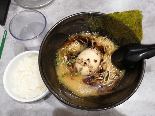 User's recommendation image for 旨辛ラーメン 表裏 高田馬場店